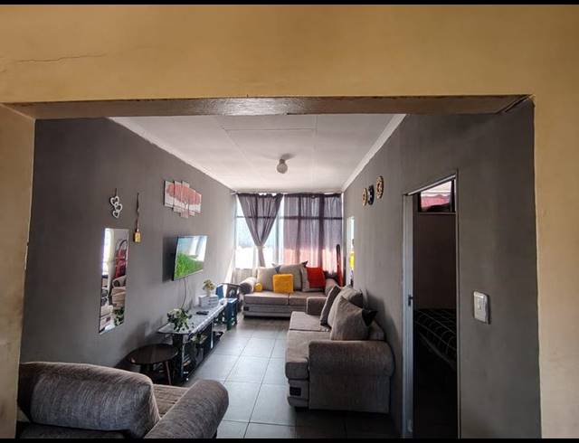 2 BEDROOM APARTMENT FOR SALE IN SASOLBURG EXT 2